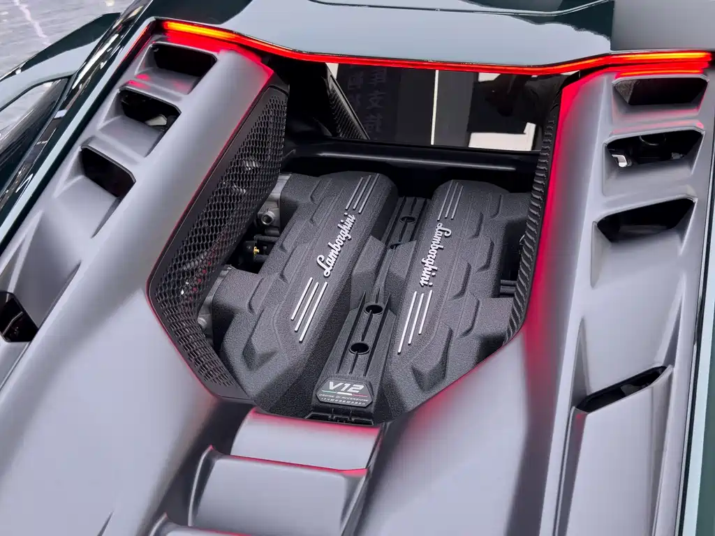 Lamborghini Revuelto