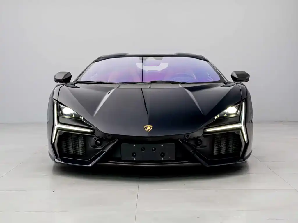 Lamborghini Revuelto