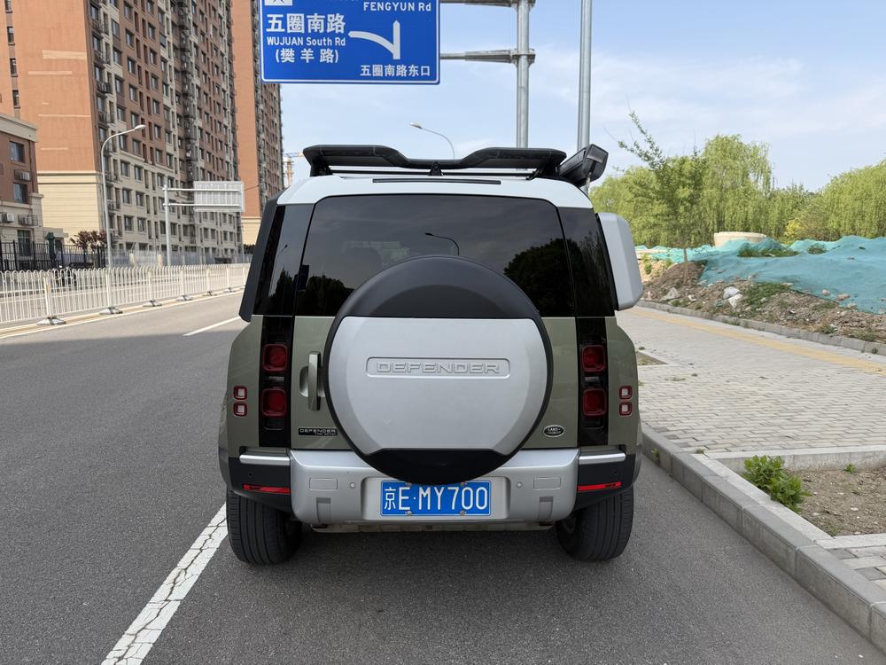 Land Rover Defender