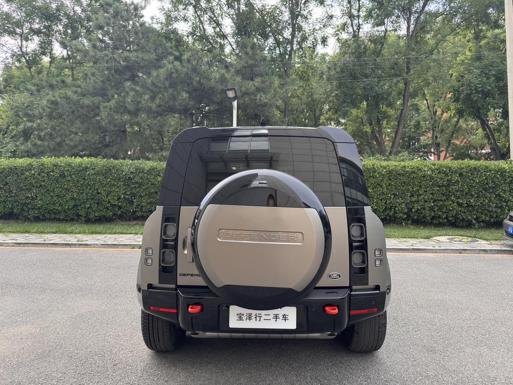 Land Rover Defender