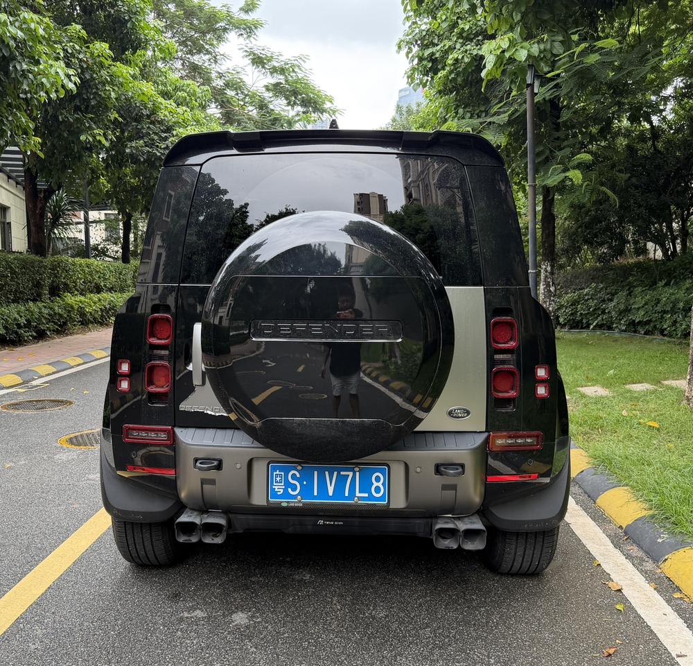 Land Rover Defender