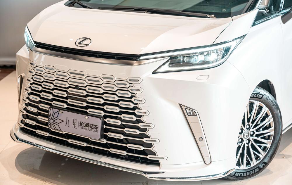 Lexus Lexus LM