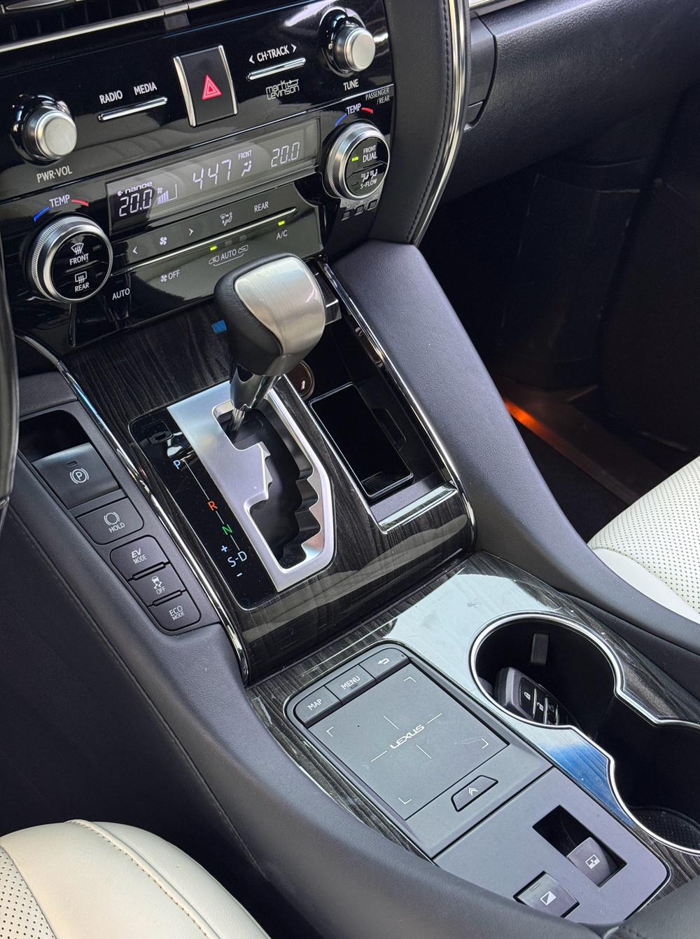 Lexus Lexus LM