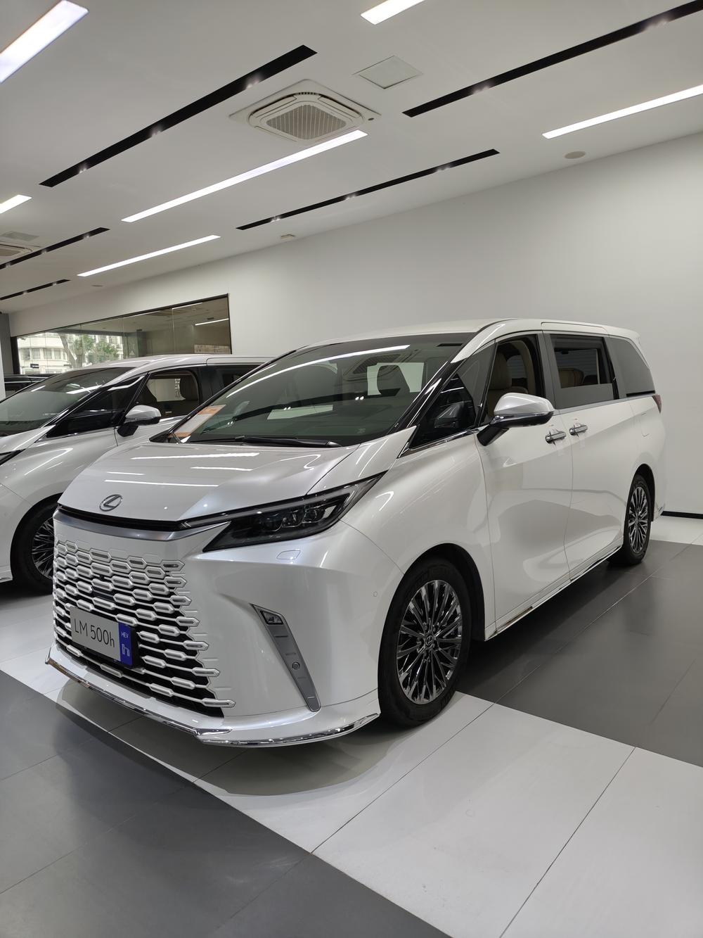 Lexus Lexus LM