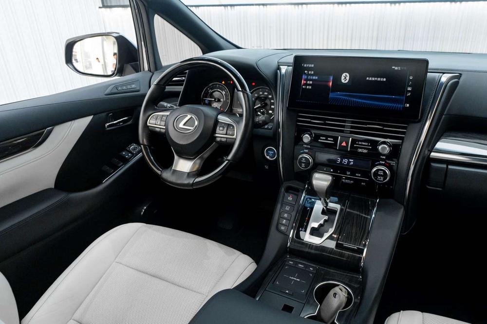 Lexus Lexus LM