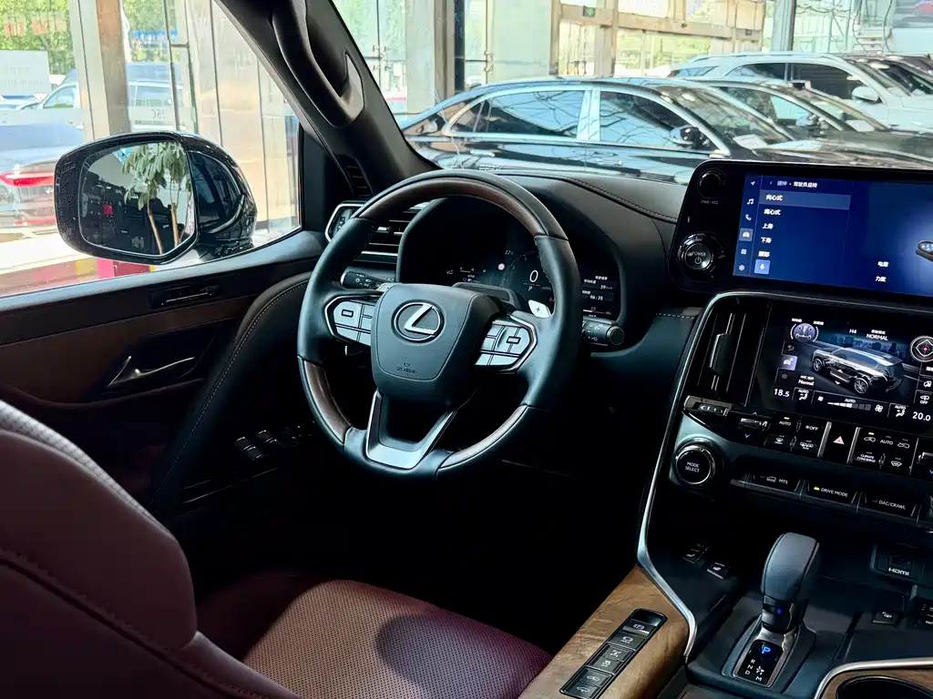 Lexus LX