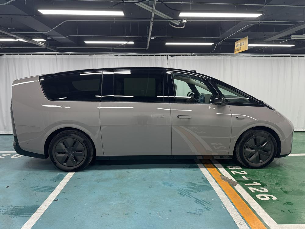 Li Auto Li Auto MEGA