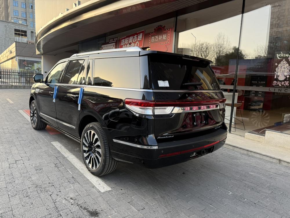 Lincoln Navigator