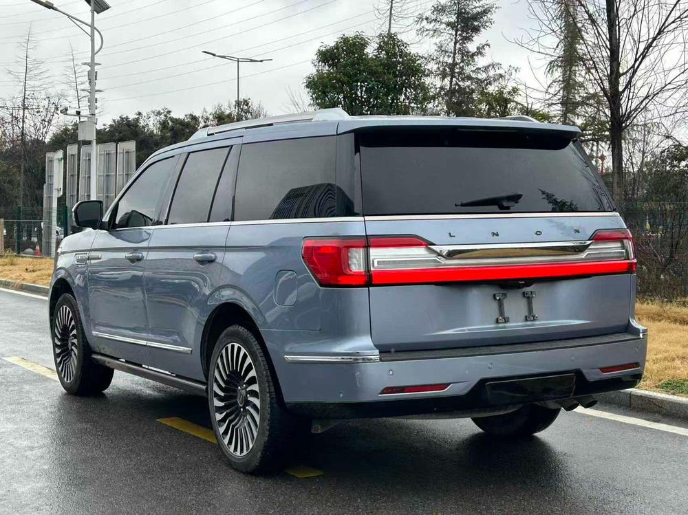 Lincoln Navigator