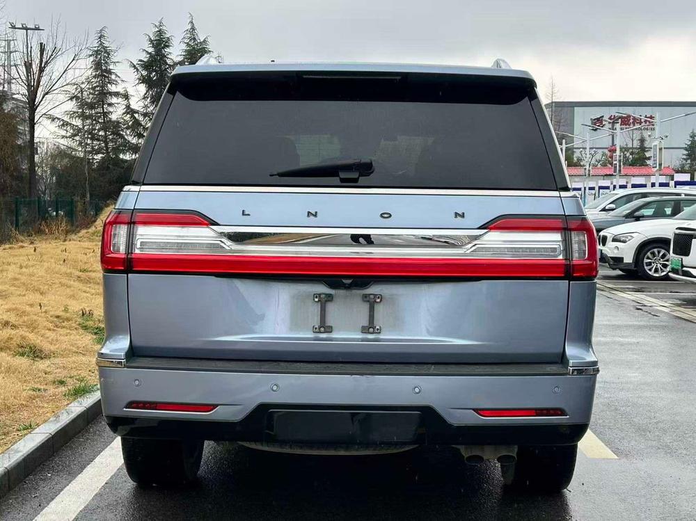 Lincoln Navigator