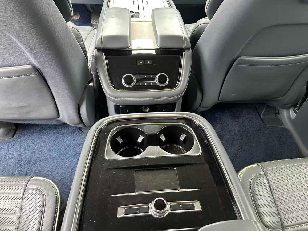 Lincoln Navigator