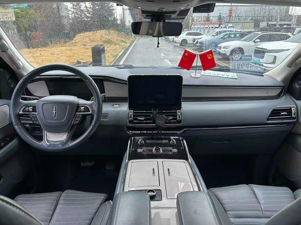 Lincoln Navigator