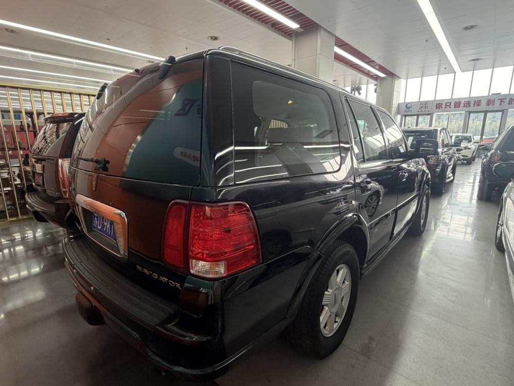 Lincoln Navigator