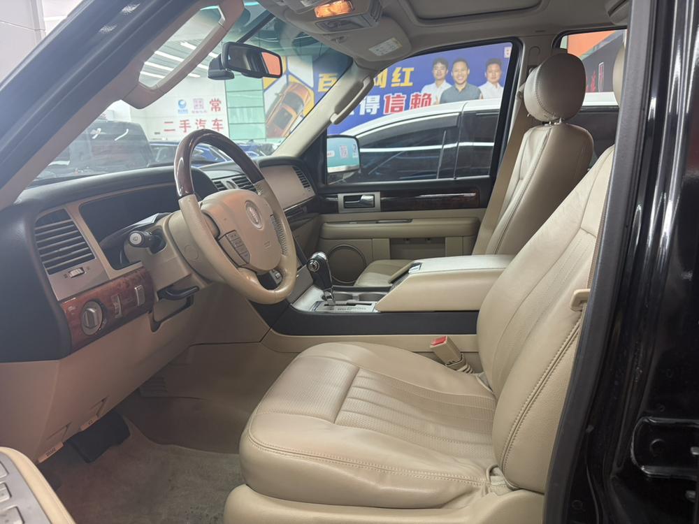 Lincoln Navigator
