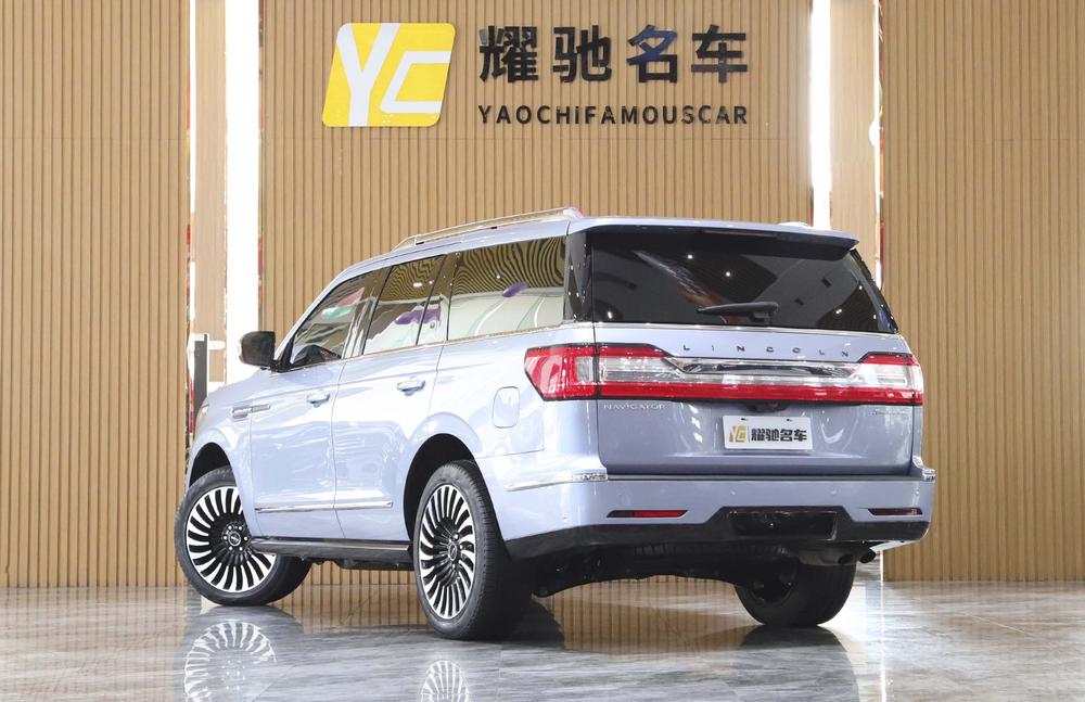 Lincoln Navigator