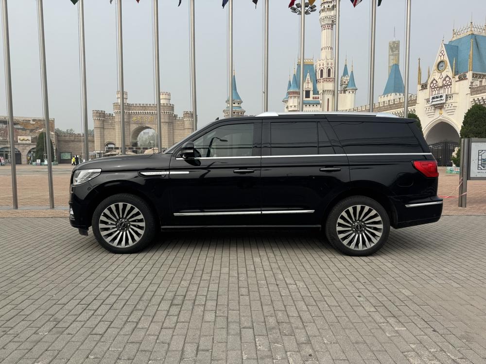Lincoln Navigator