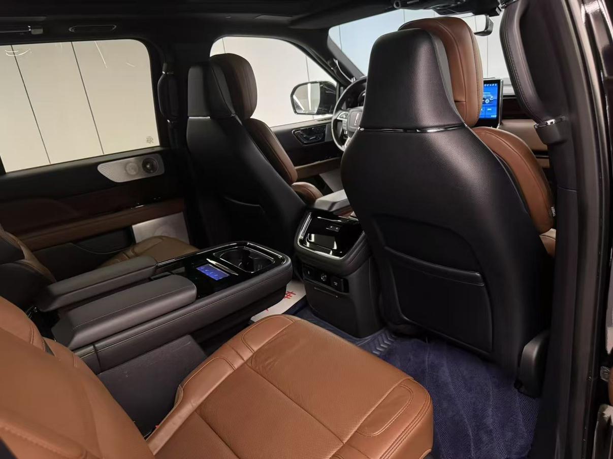 Lincoln Navigator
