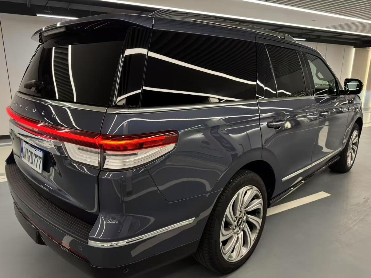 Lincoln Navigator