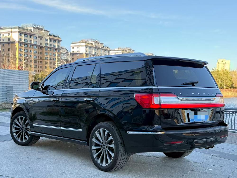 Lincoln Navigator