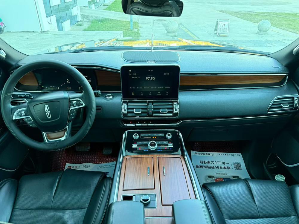 Lincoln Navigator