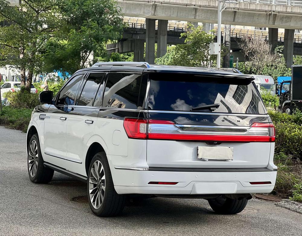 Lincoln Navigator