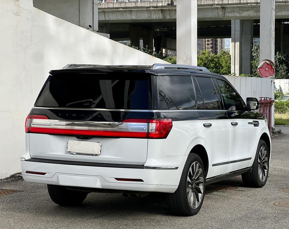 Lincoln Navigator