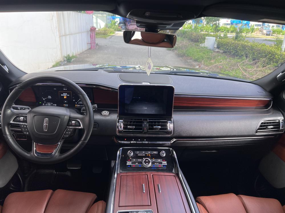 Lincoln Navigator