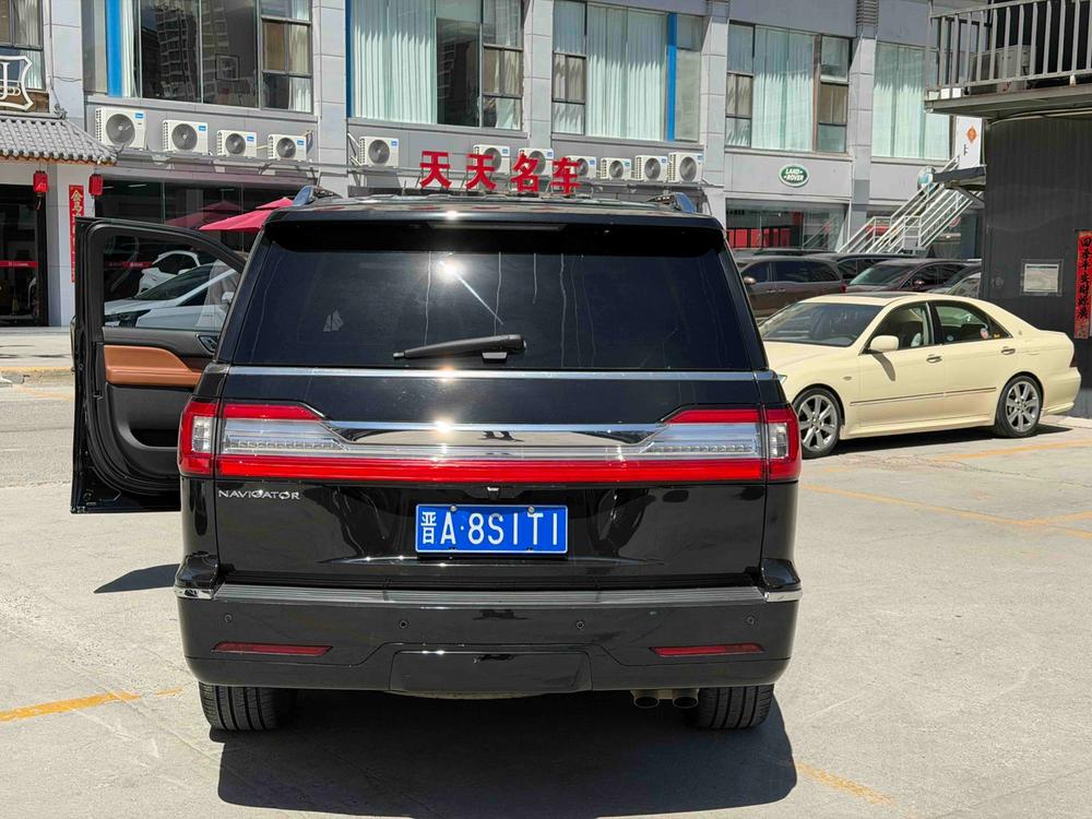 Lincoln Navigator
