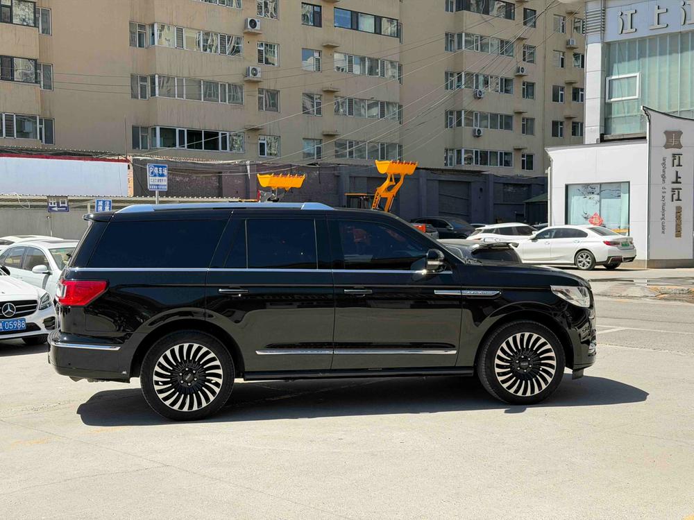 Lincoln Navigator