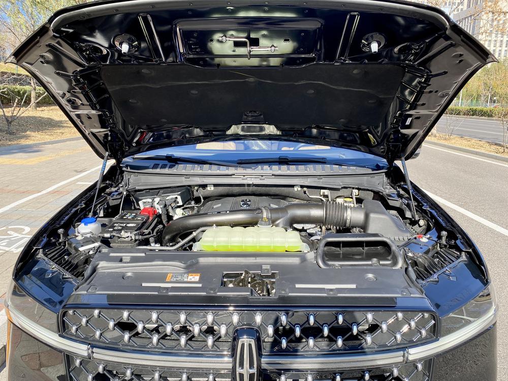 Lincoln Navigator
