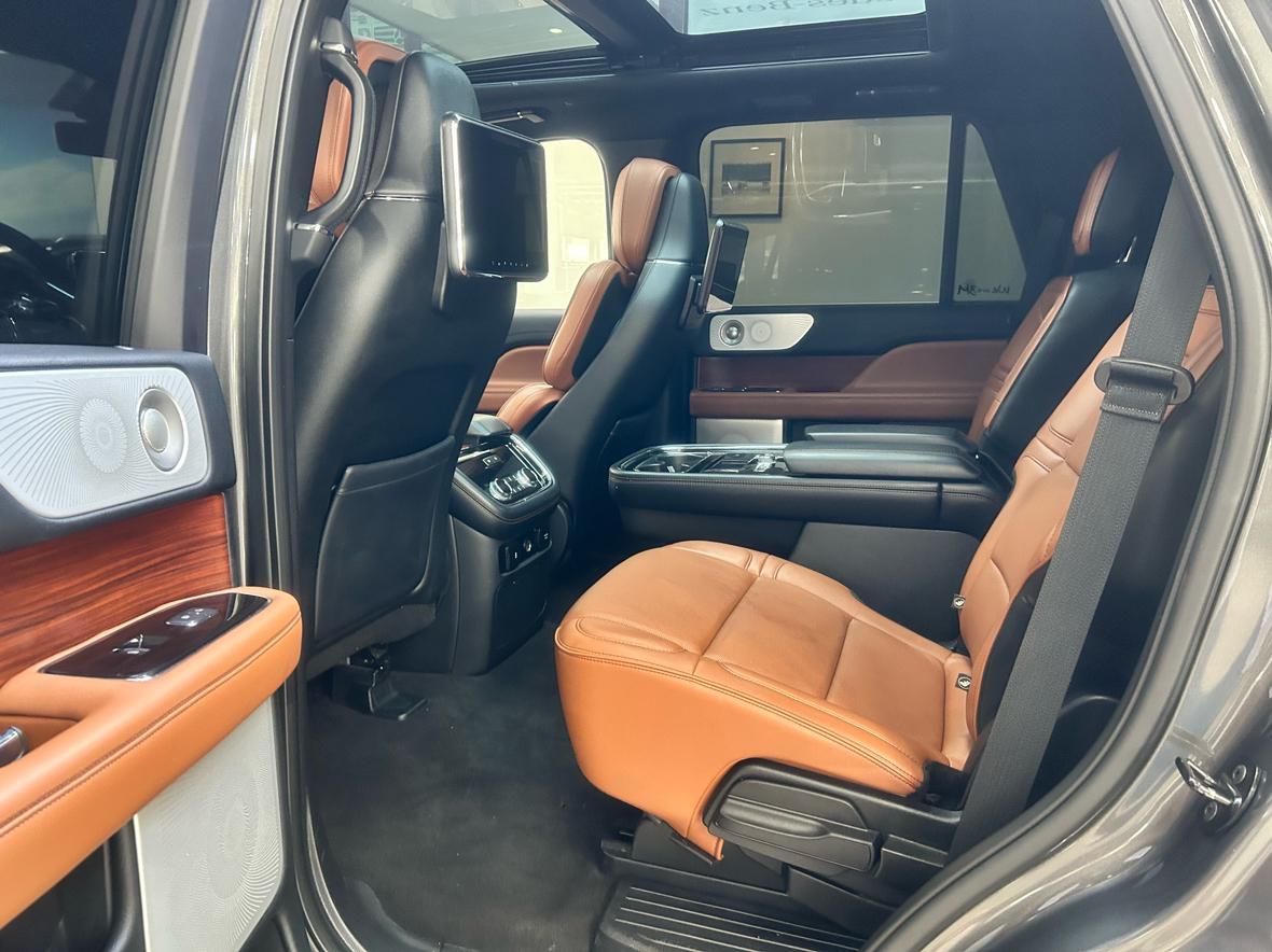Lincoln Navigator