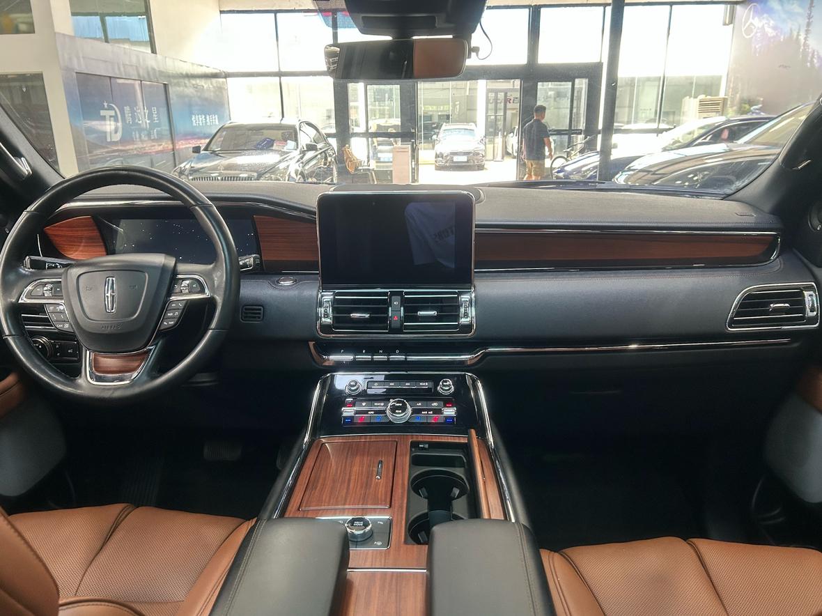 Lincoln Navigator