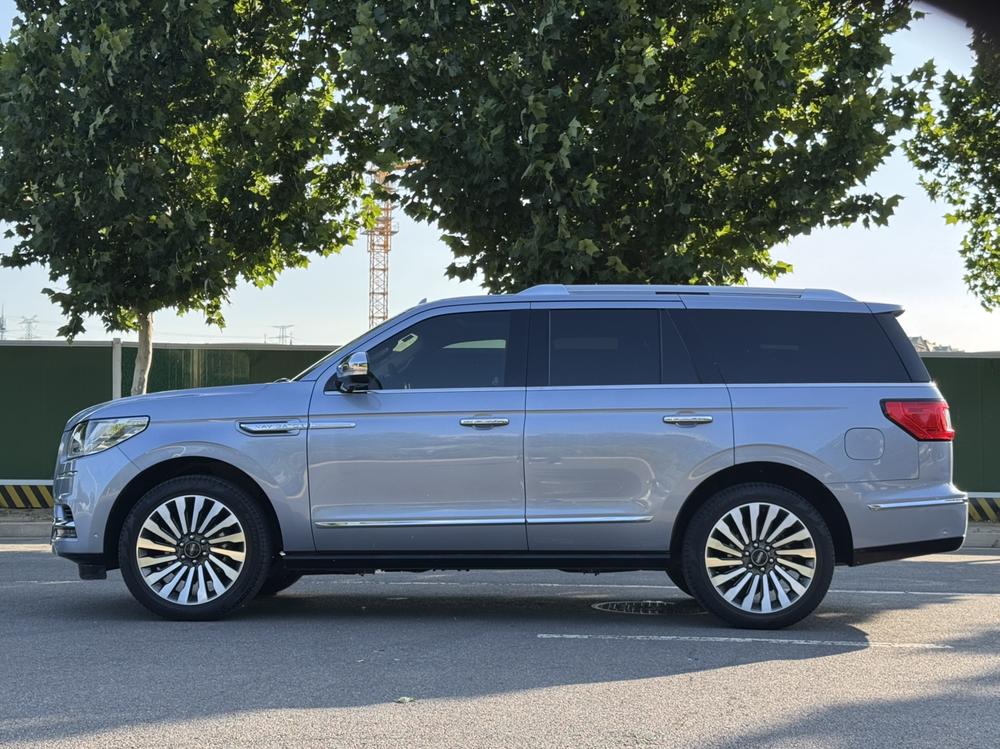 Lincoln Navigator