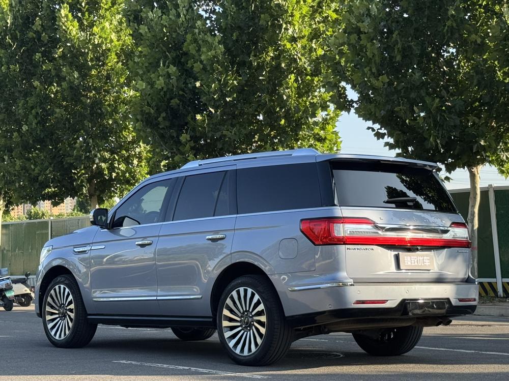 Lincoln Navigator