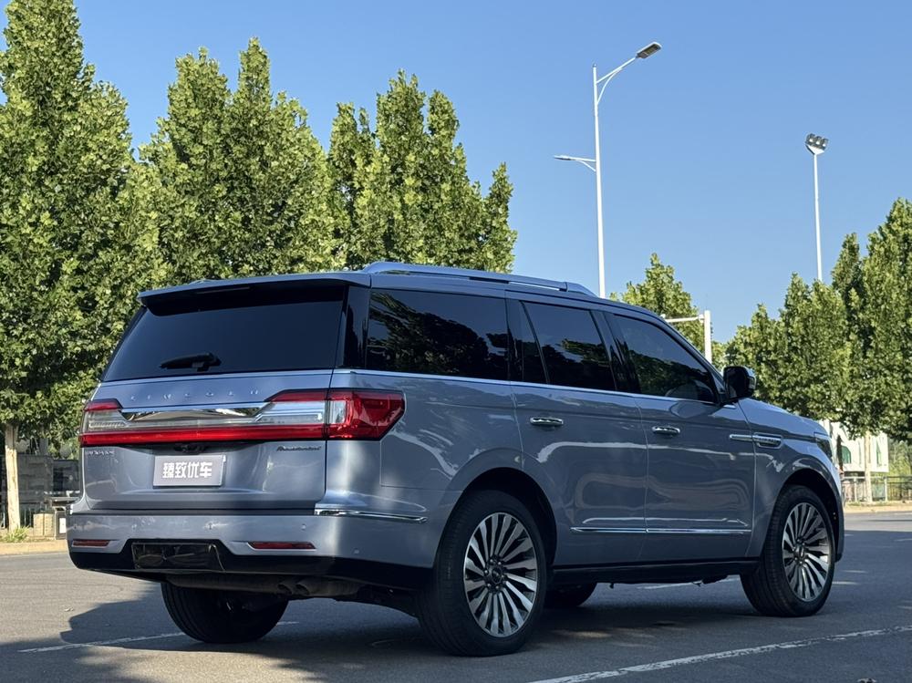 Lincoln Navigator