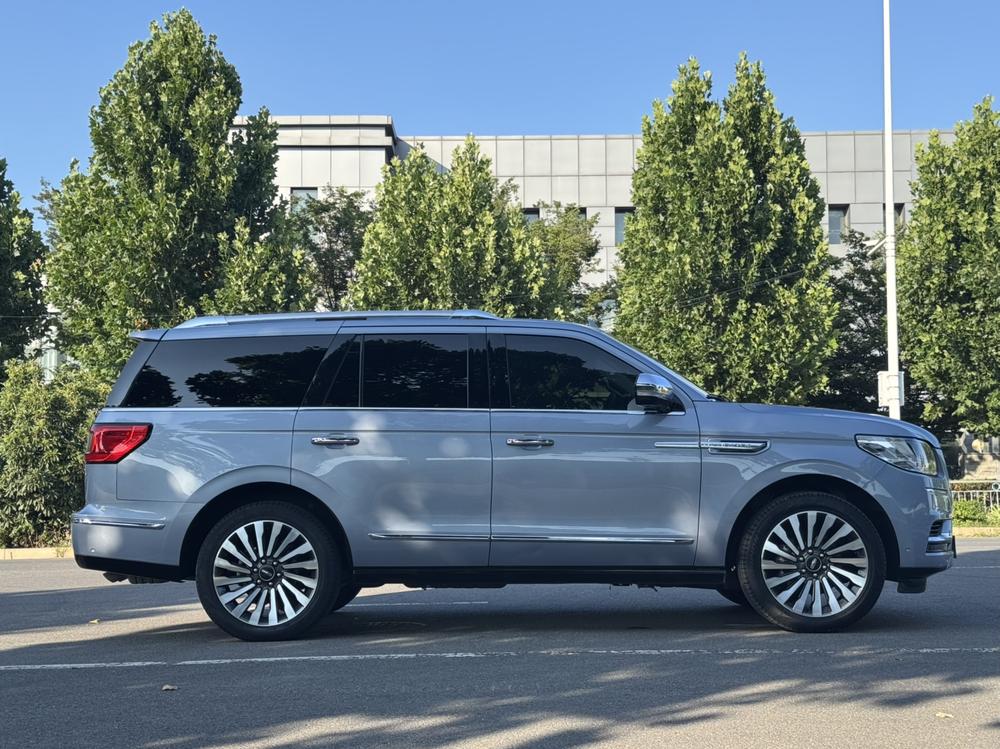 Lincoln Navigator