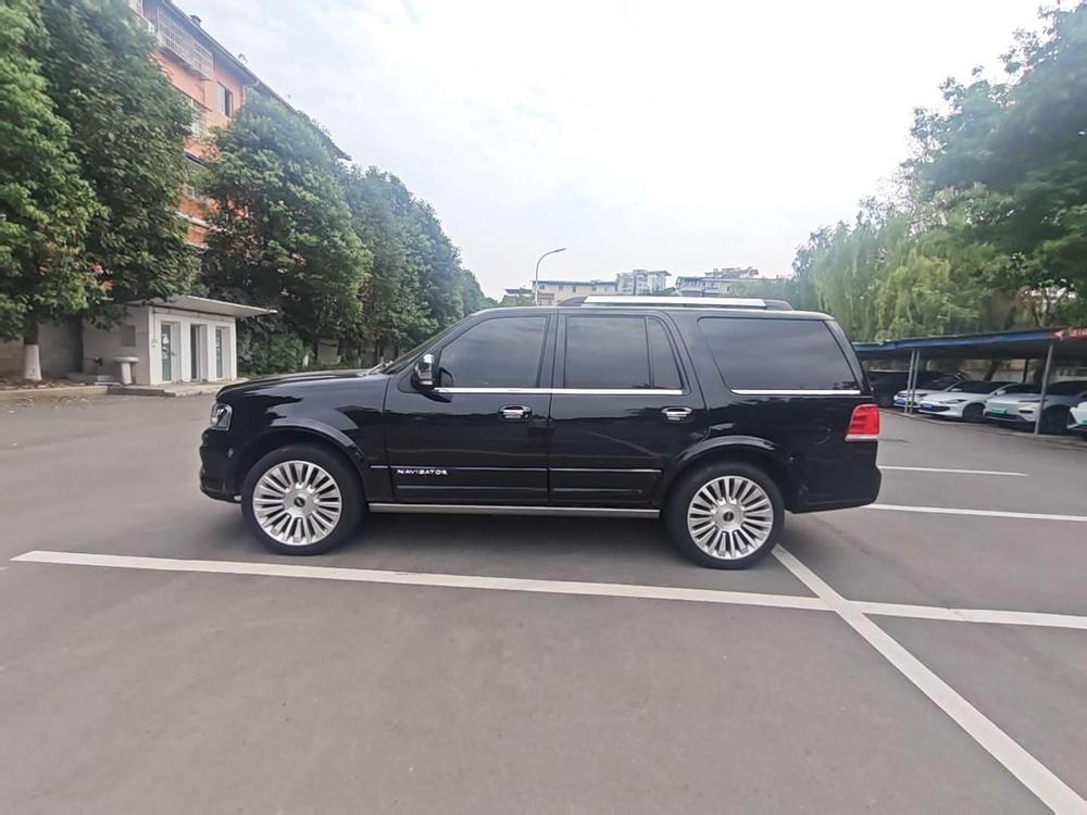 Lincoln Navigator
