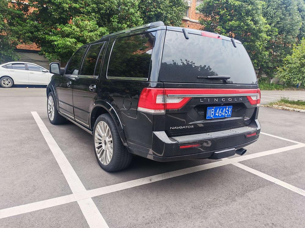 Lincoln Navigator