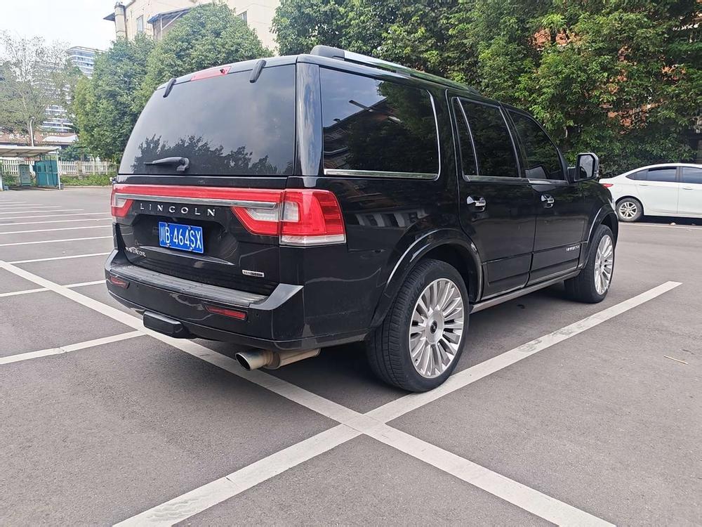 Lincoln Navigator