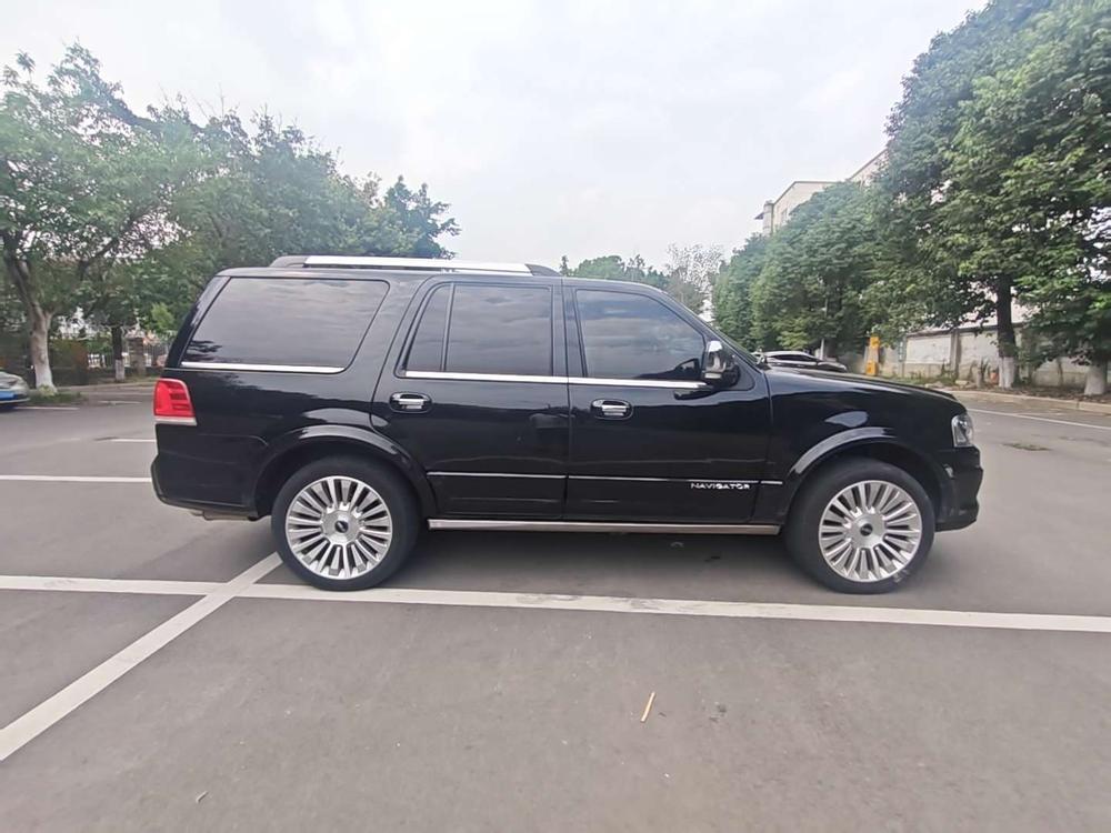 Lincoln Navigator