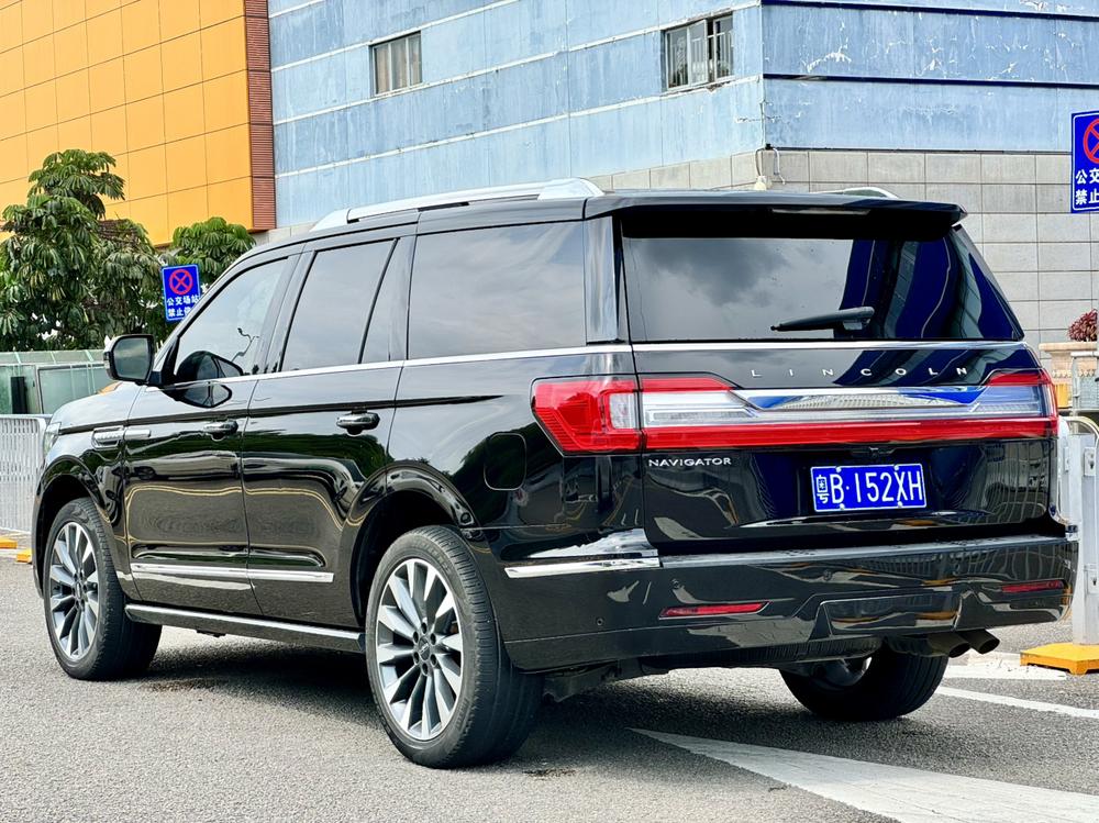 Lincoln Navigator