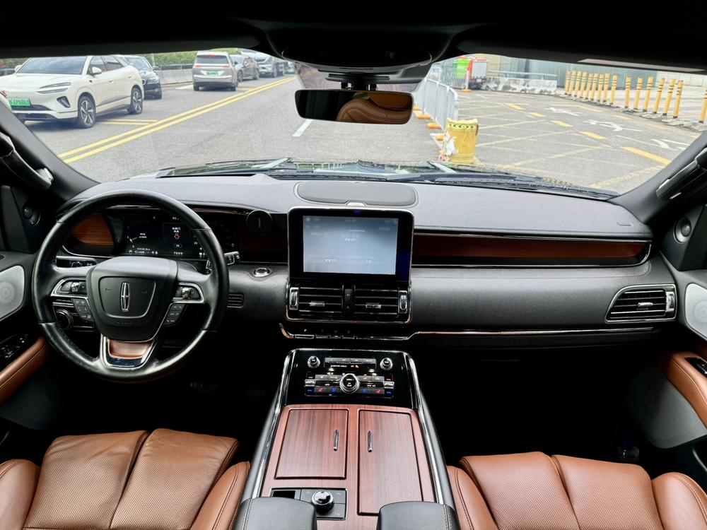 Lincoln Navigator