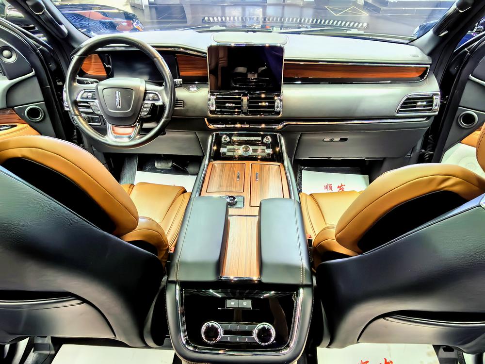 Lincoln Navigator
