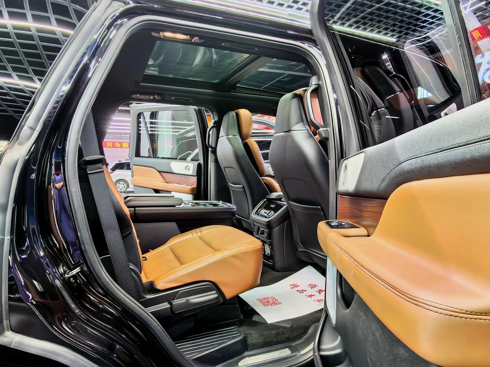 Lincoln Navigator