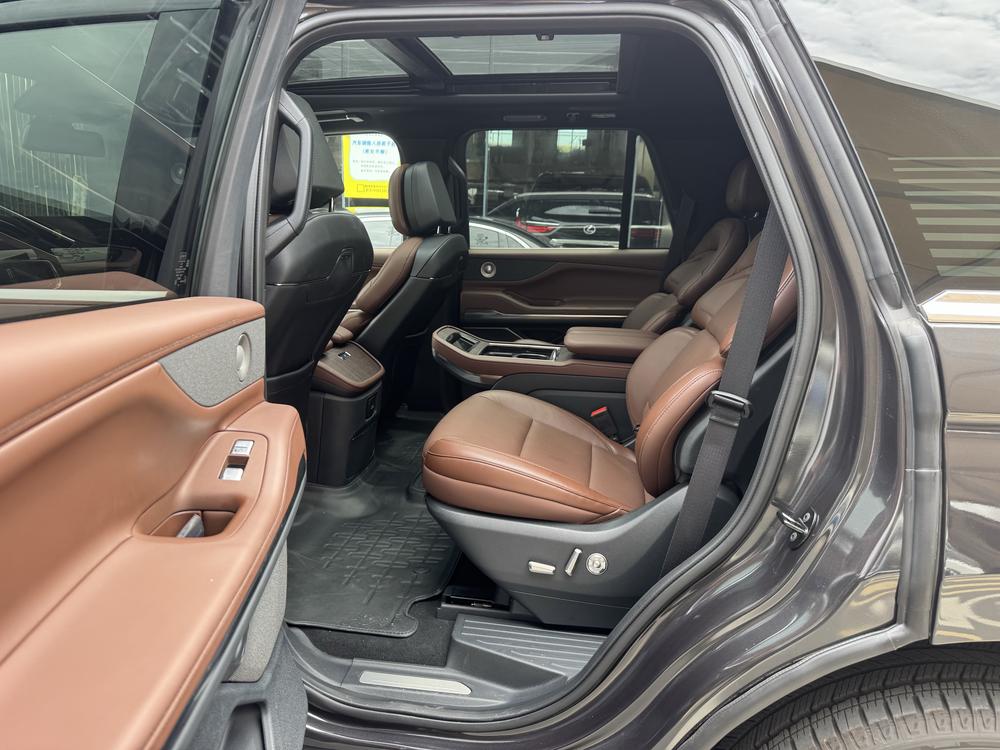 Lincoln Navigator