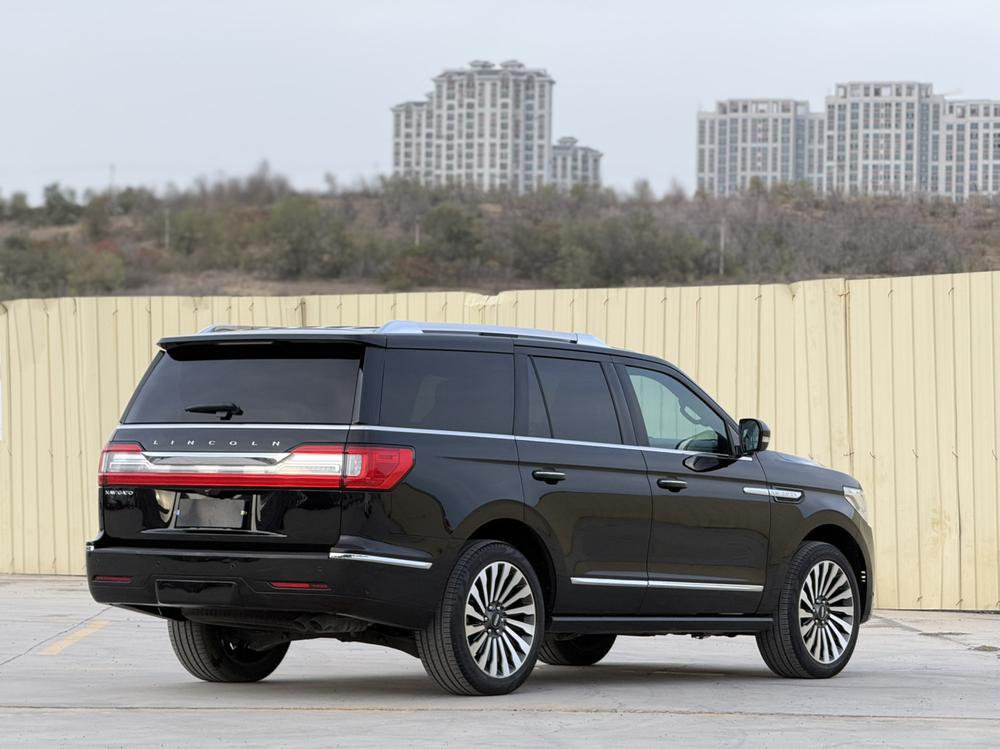 Lincoln Navigator