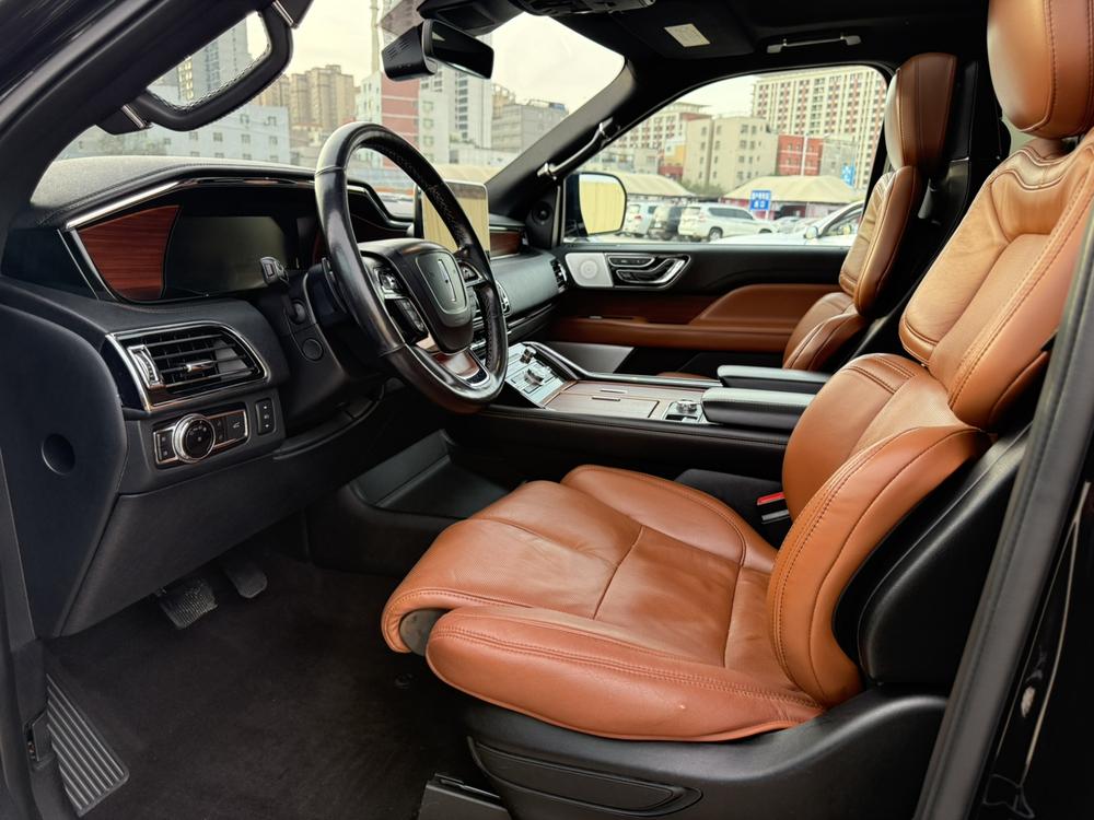 Lincoln Navigator