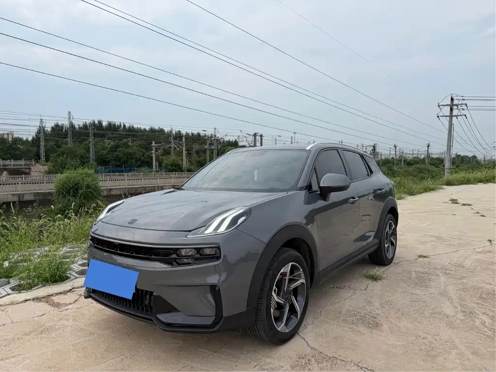 Lynk & Co 06