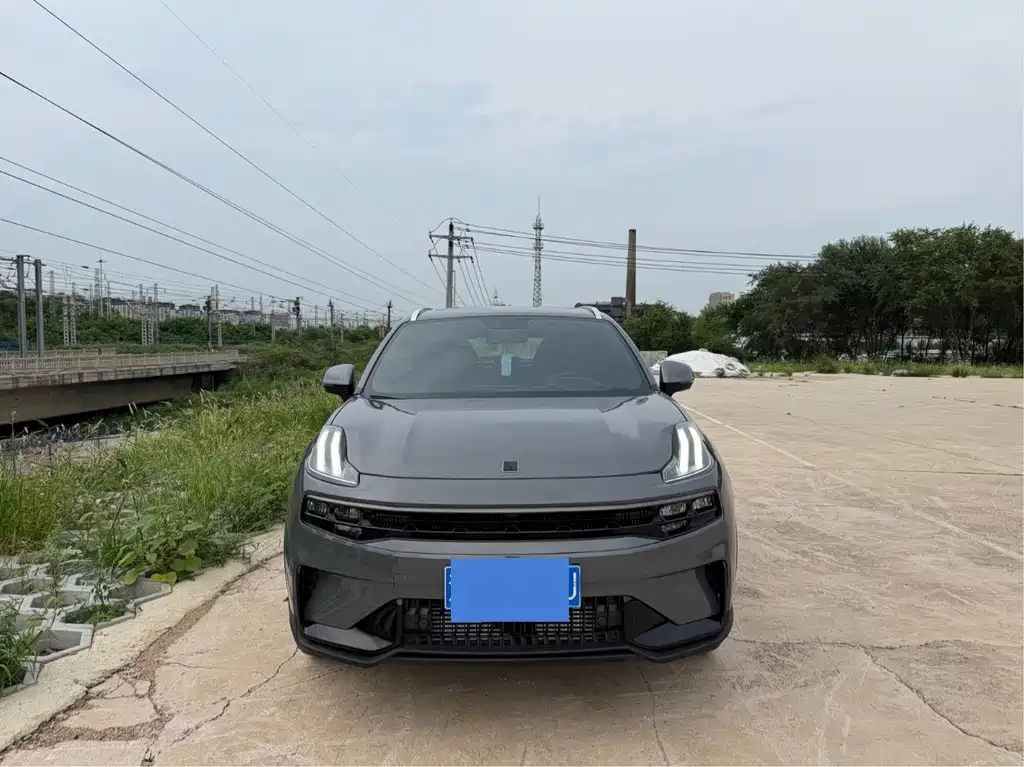 Lynk & Co 06