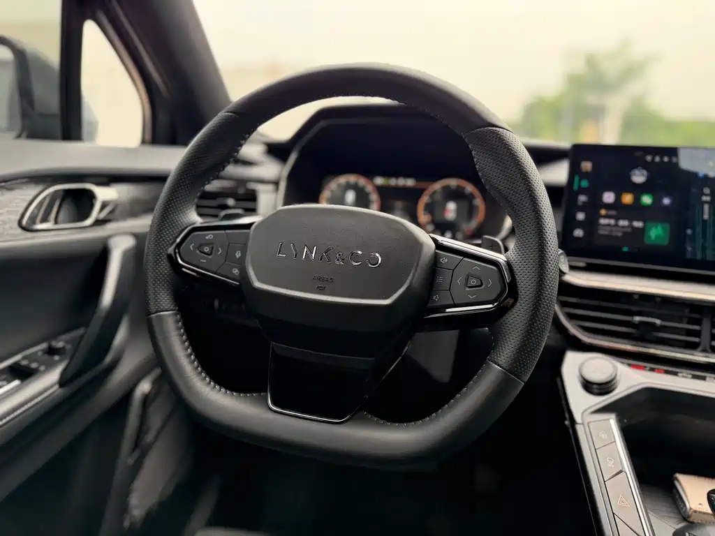 Lynk & Co 06